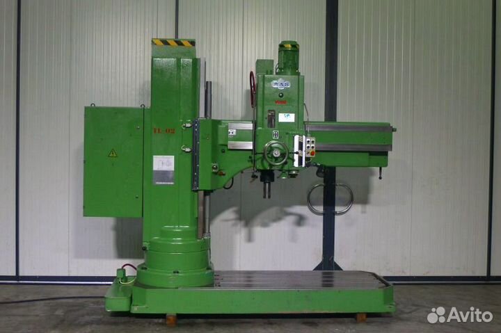 Радиально-сверлильный станок с обучением