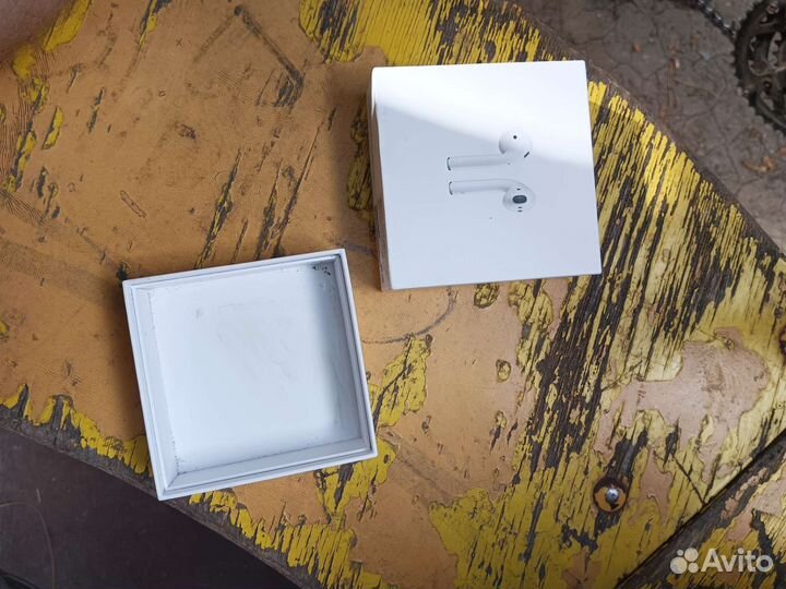 Коробка от AirPods