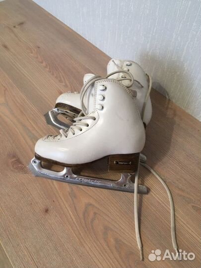 Профессиональные фигурные коньки Risport