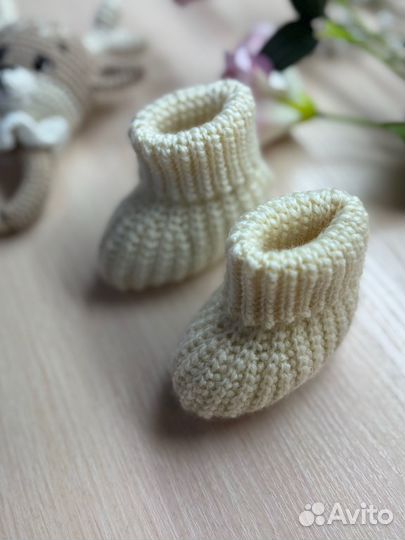 Погремушка и пинетки подарочный набор