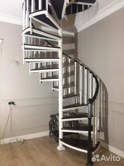 Лестница на второй этаж на заказ