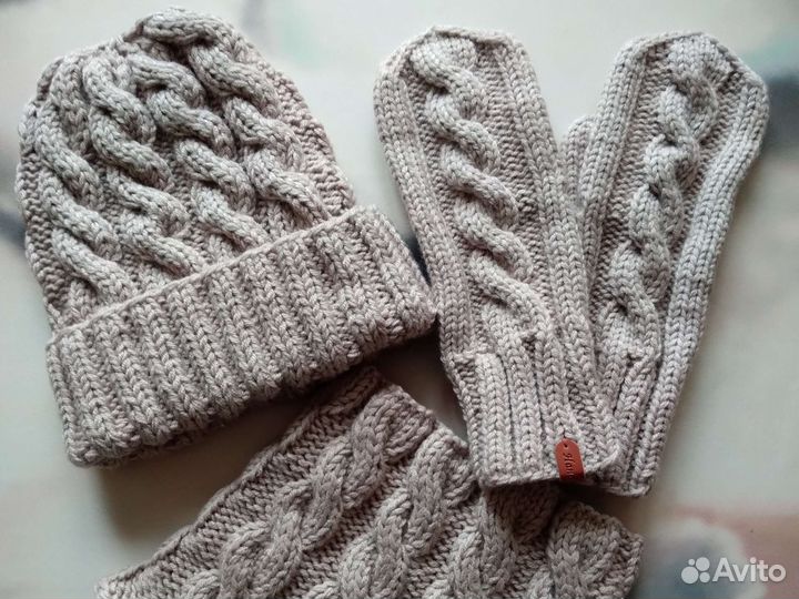 Комплект шапка,варежки и снуд