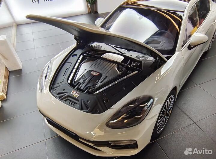 Minichamps Porsche Panamera Turbo S 1:18