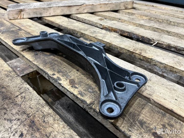 Кронштейн АКПП Bmw 1 E87 N46B20 2007