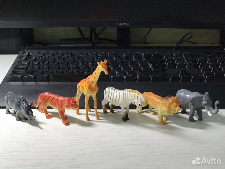 Фигуры диких и домашних животных, насекомых