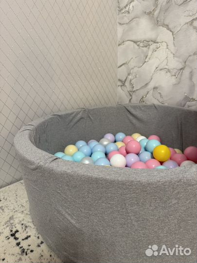 Сухой бассейн с шариками