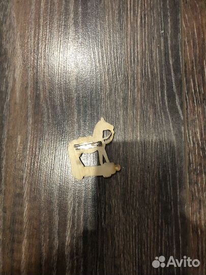 Брошь лошадь