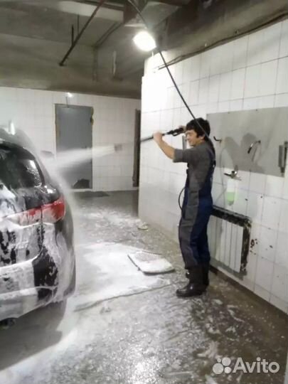 Автомойщиком