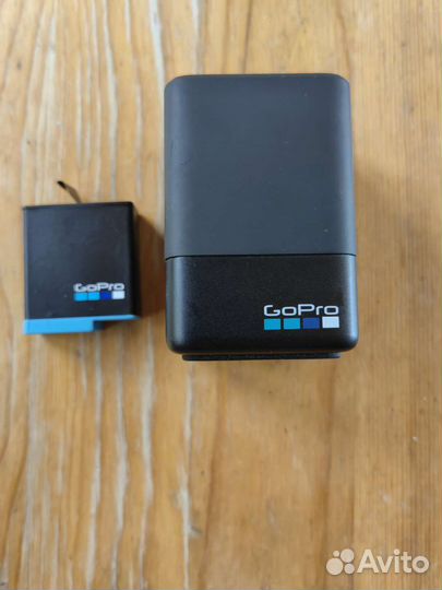 Зарядное устройство и аккумулятор для GoPro 8