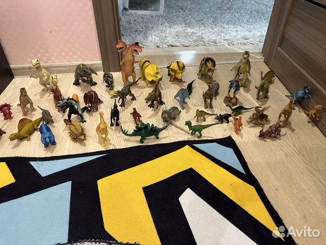 Фигурки динозавров