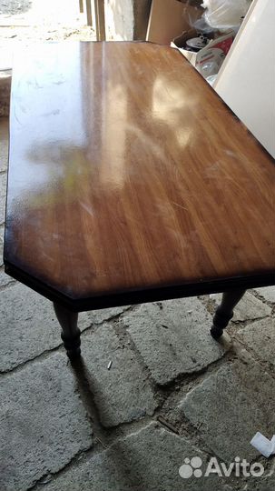 Стол обеденный