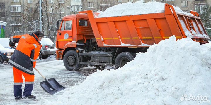 Уборка снега вручную и техникой