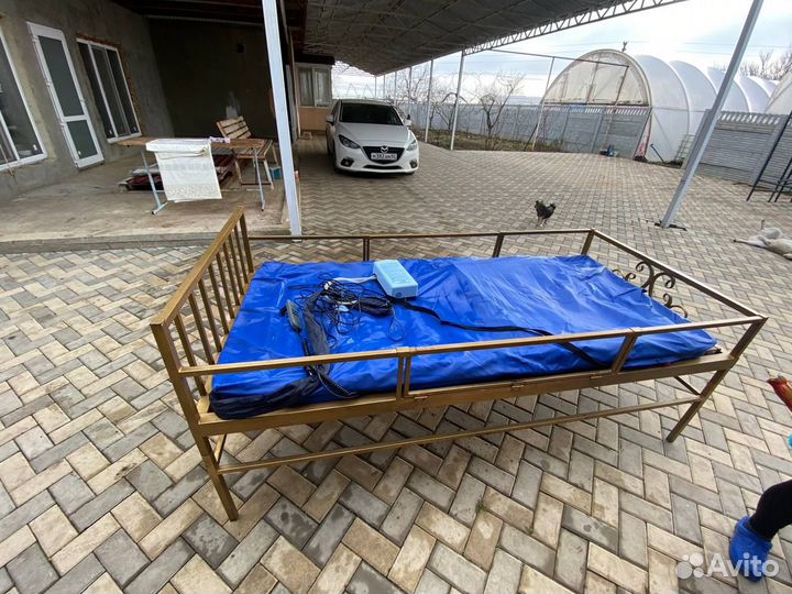 Кровать с подъемным механизмом