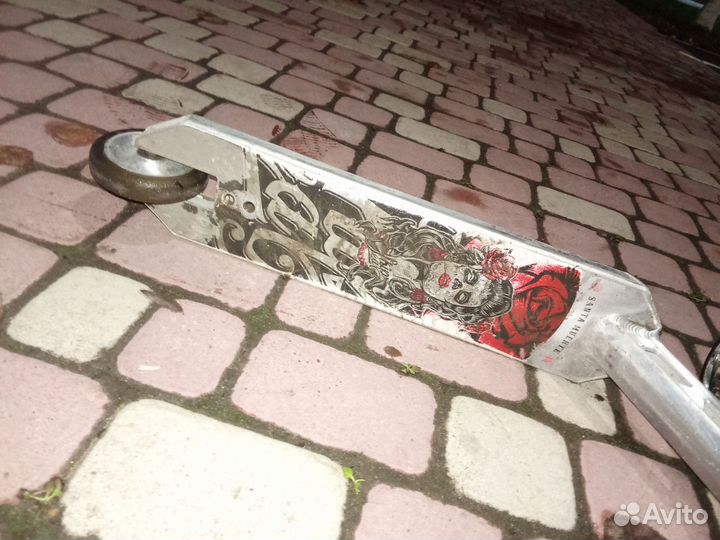 Трюковой самокат кастом в парк всё норм трещин нет
