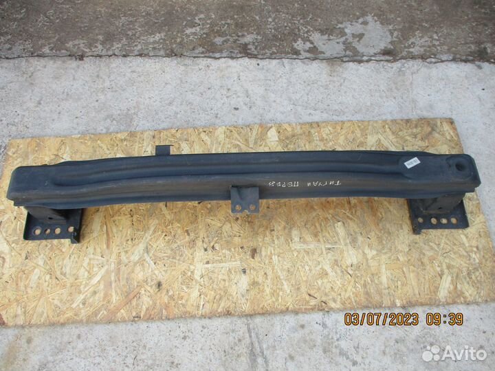 Усилитель переднего бампера Фольксваген Тигуан 1