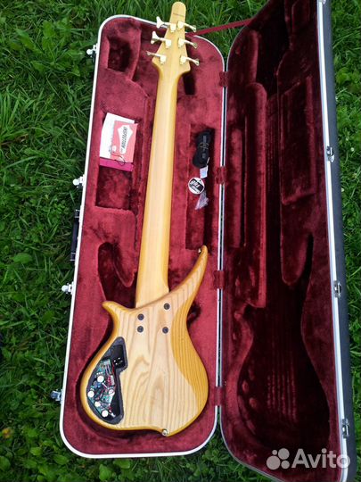 Шестиструнная бас гитара Tune. Custom Shop