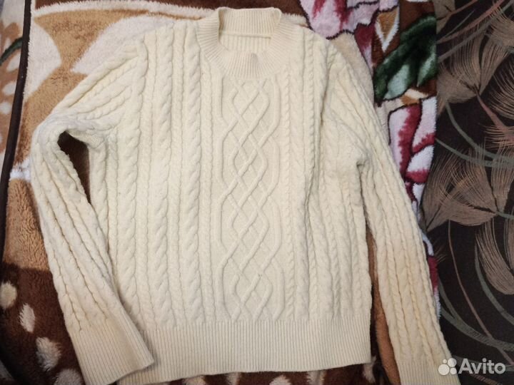 Свитер женский