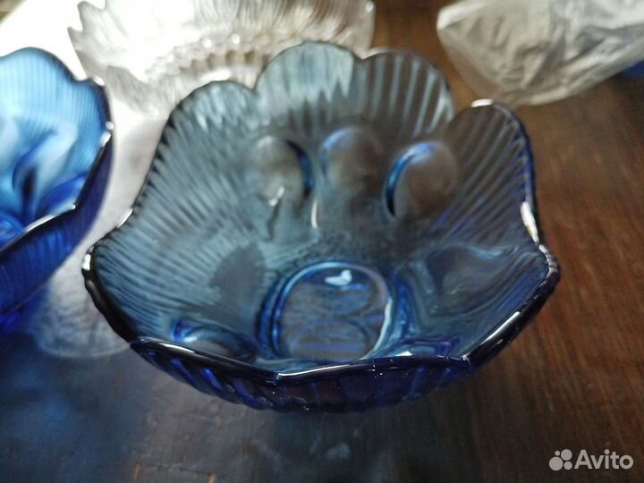 Ваза из синего стекла