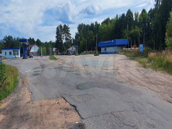 Земельный участок с нежилым зданием и сооружениями