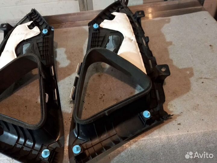 Обшивка задней стойки Hyundai Solaris 1