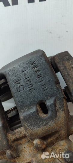 Суппорт тормозной передний правый Mitsubishi Colt