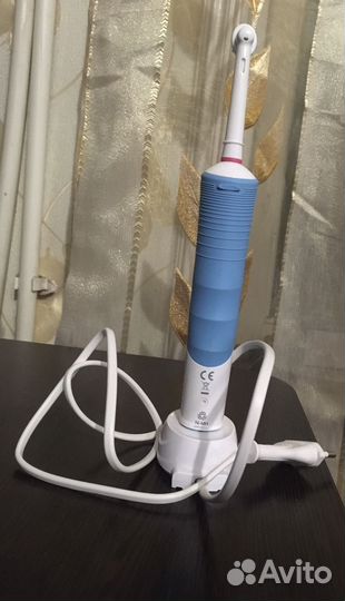 Электрическая зубная щетка - Braun Oral-B