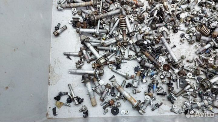 Б/У Болты комплект Состояние отличное, оригинал