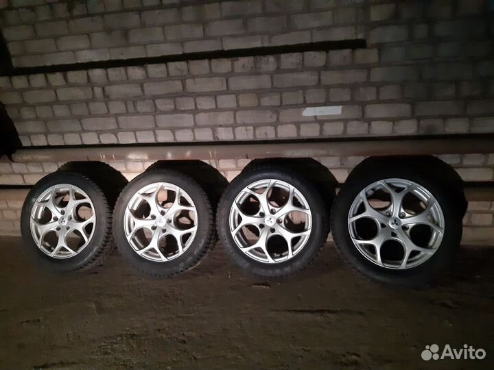 Зимние колеса 215/55/17 Continental (5х114,3)