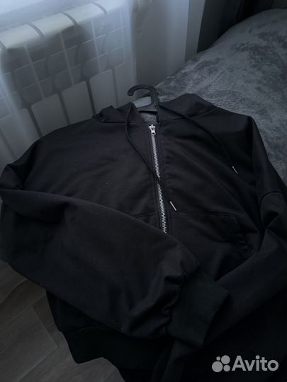 Черная укороченная зипка(кофта на молнии)