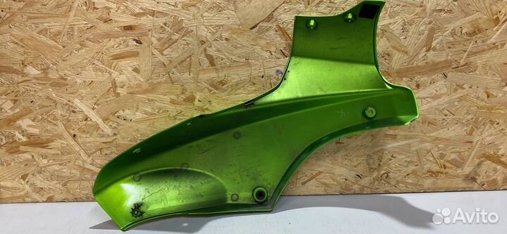 Боковина пластиковая лев. Kawasaki