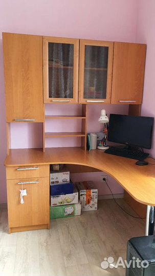 Мебель для детской комнаты. Стол, шкафы, полки