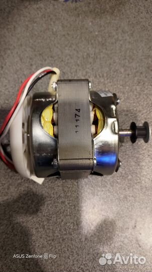 Двигатель для хлебопечки в рабочем состоянии