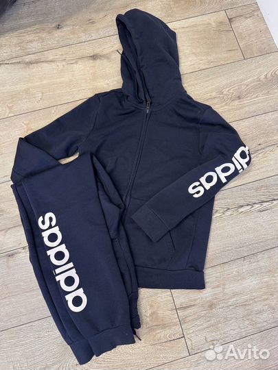 Спортивный костюм adidas