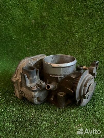 Дроссельная заслонка Volkswagen Passat B5 седан