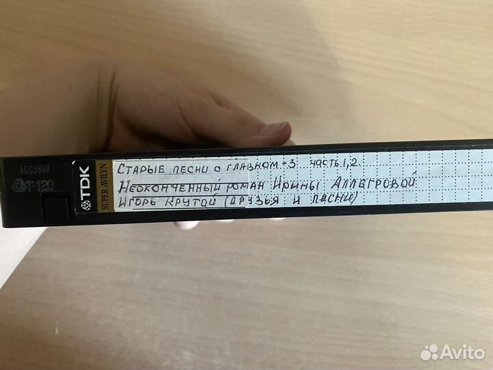 DVD диски и кассеты с фильмами