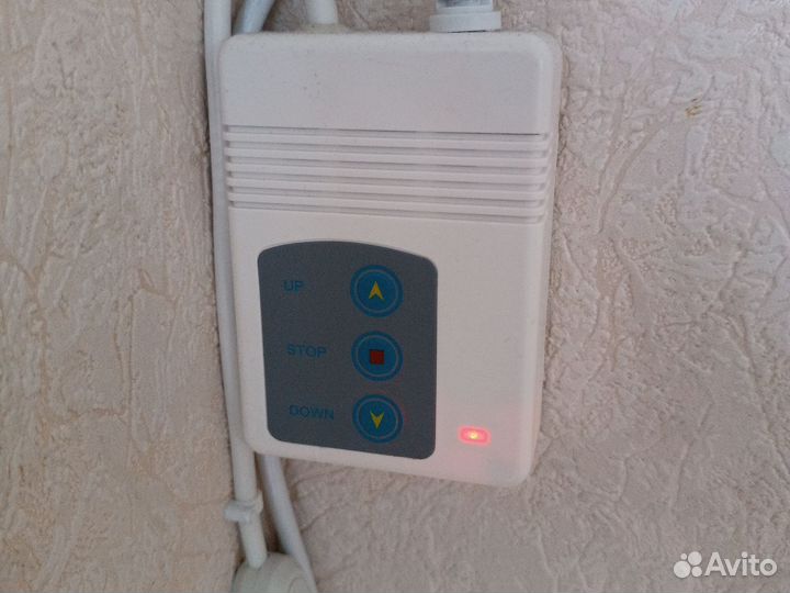Экран для проектора с автоматическим опусканием