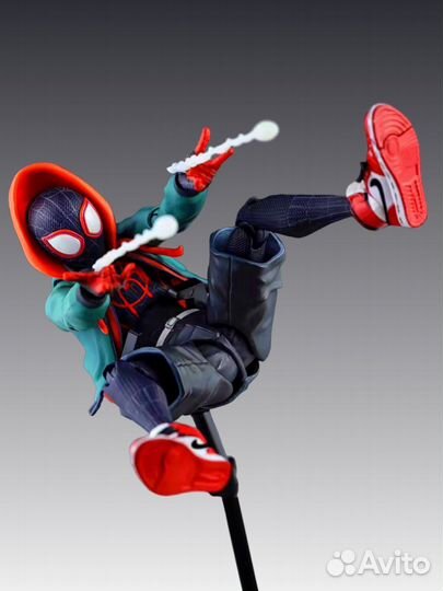 Коллекционная фигурка spider man miles morales