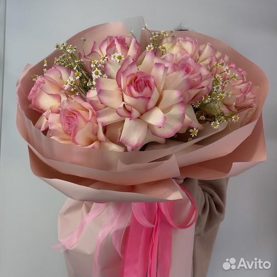 Букет французских роз с ромашками