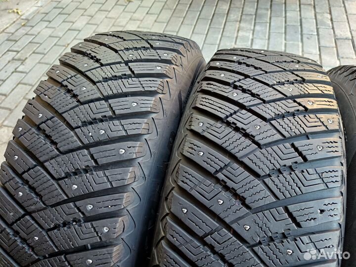 Goodyear UltraGrip Ice Arctic SUV 225/65 R17