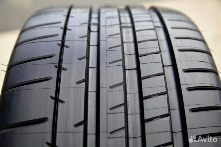 Michelin Pilot Super Sport 295/35 R19 100Y