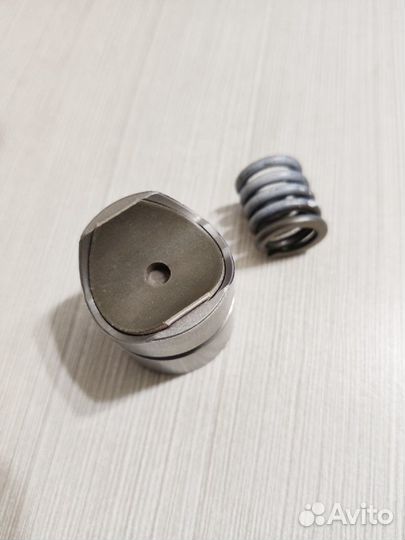 Прижимной сухарь с пружиной Honda Fit2