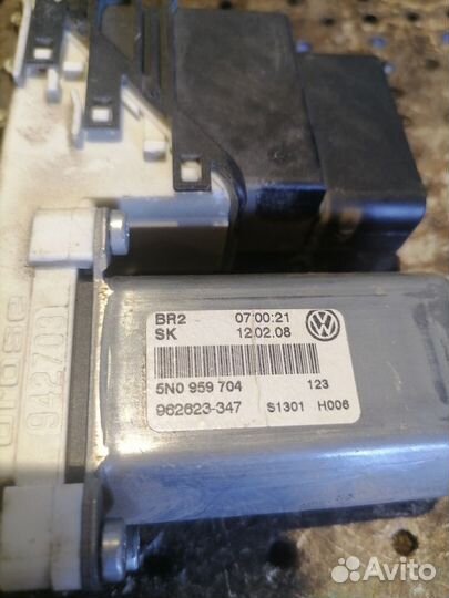 Мотор стеклоподъемника Volkswagen Tiguan