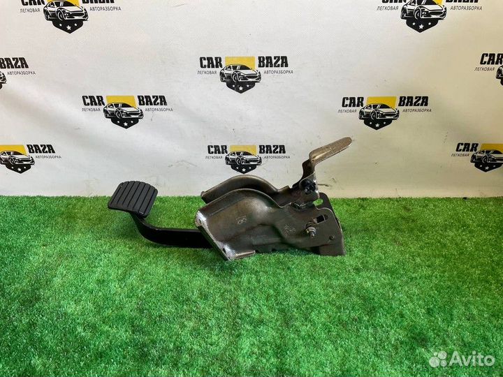 Педаль тормоза Renault Sandero