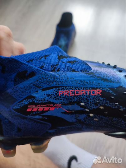 Футбольные бутсы adidas predator