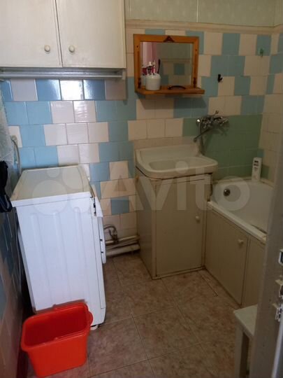 Доля в 2-к. квартире, 60 м², 8/9 эт.