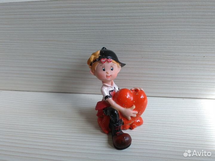 Сувениры с сердечками из полистоуна