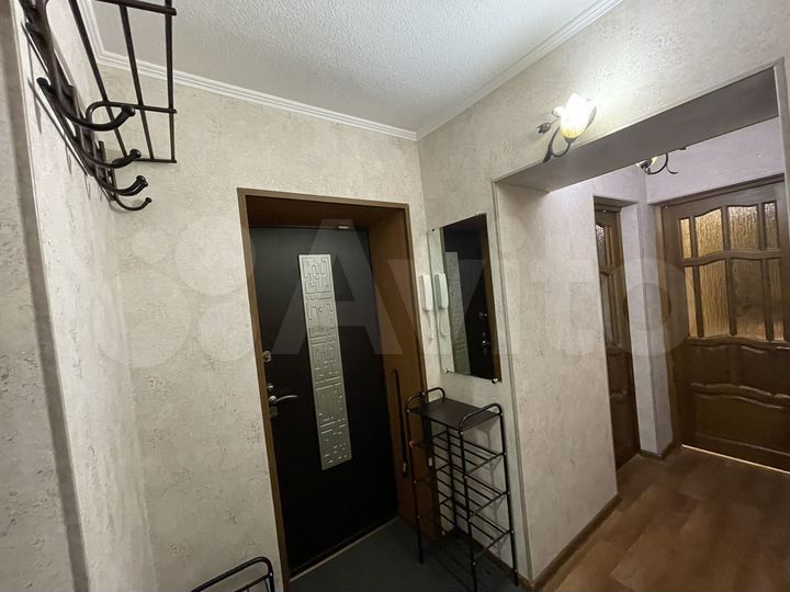 2-к. квартира, 52 м², 1/3 эт.