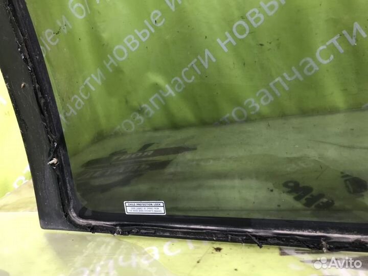 Стекло двери заднее правое Dodge Caravan 3 3.0