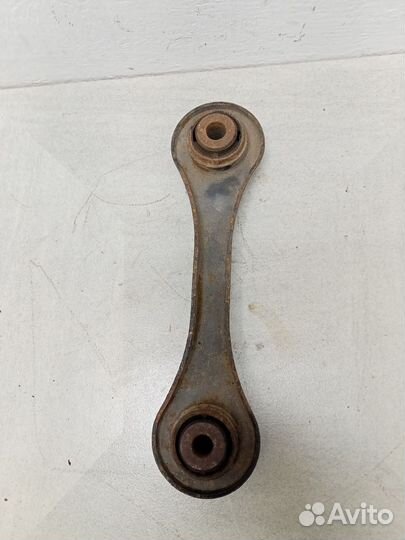 Рычаг задний поперечный нижний GS1D28500A