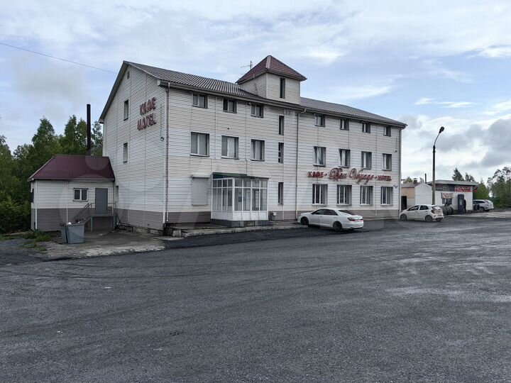 Здание Гостиница, Ресторан 1400 м²